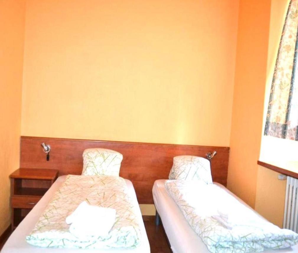 בלינצונה Hotel Leon D'Or מראה חיצוני תמונה